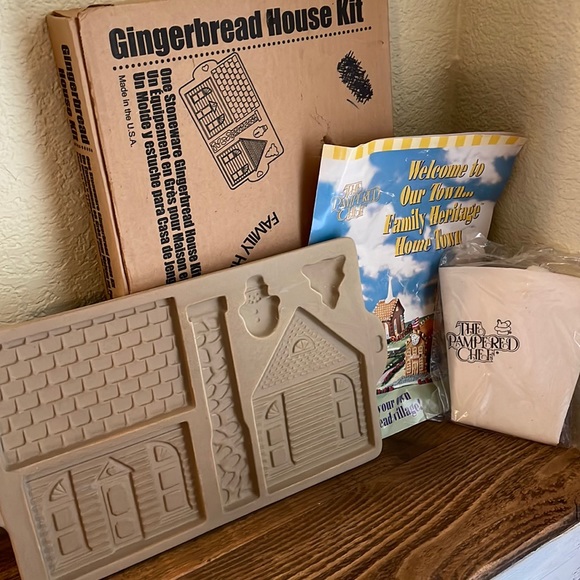 The Pampered Chef Holiday Nwt Pampered Chef Stoneware Gingerbread